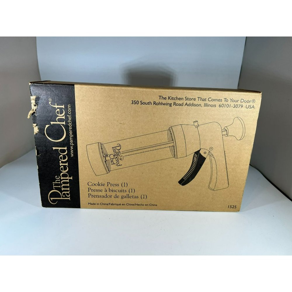 Pampered Chef Cookie Press/Gun with all Designs in Box with recipe and instructi